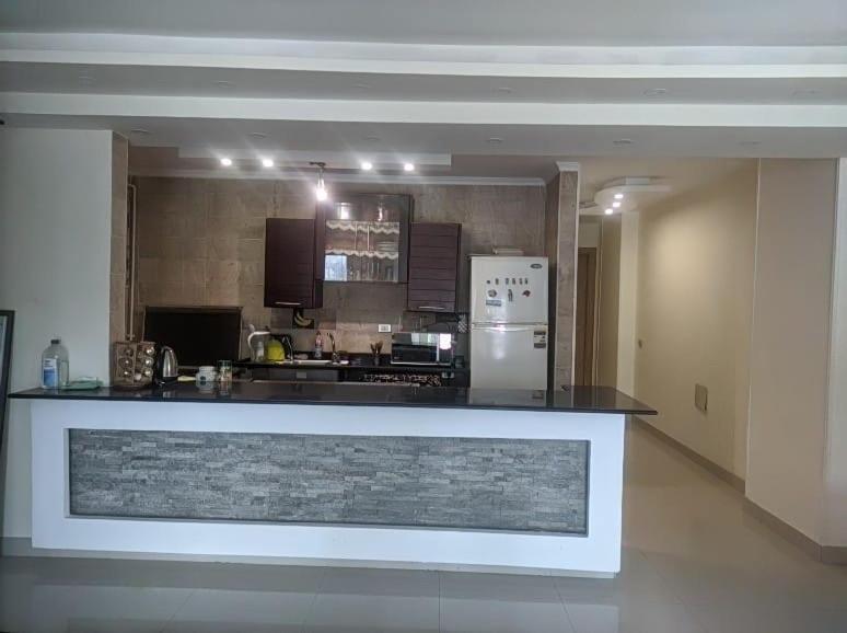 Comfy Luxurious Apartments In Central Location In Mansheyet El Bakry East Кайро Екстериор снимка