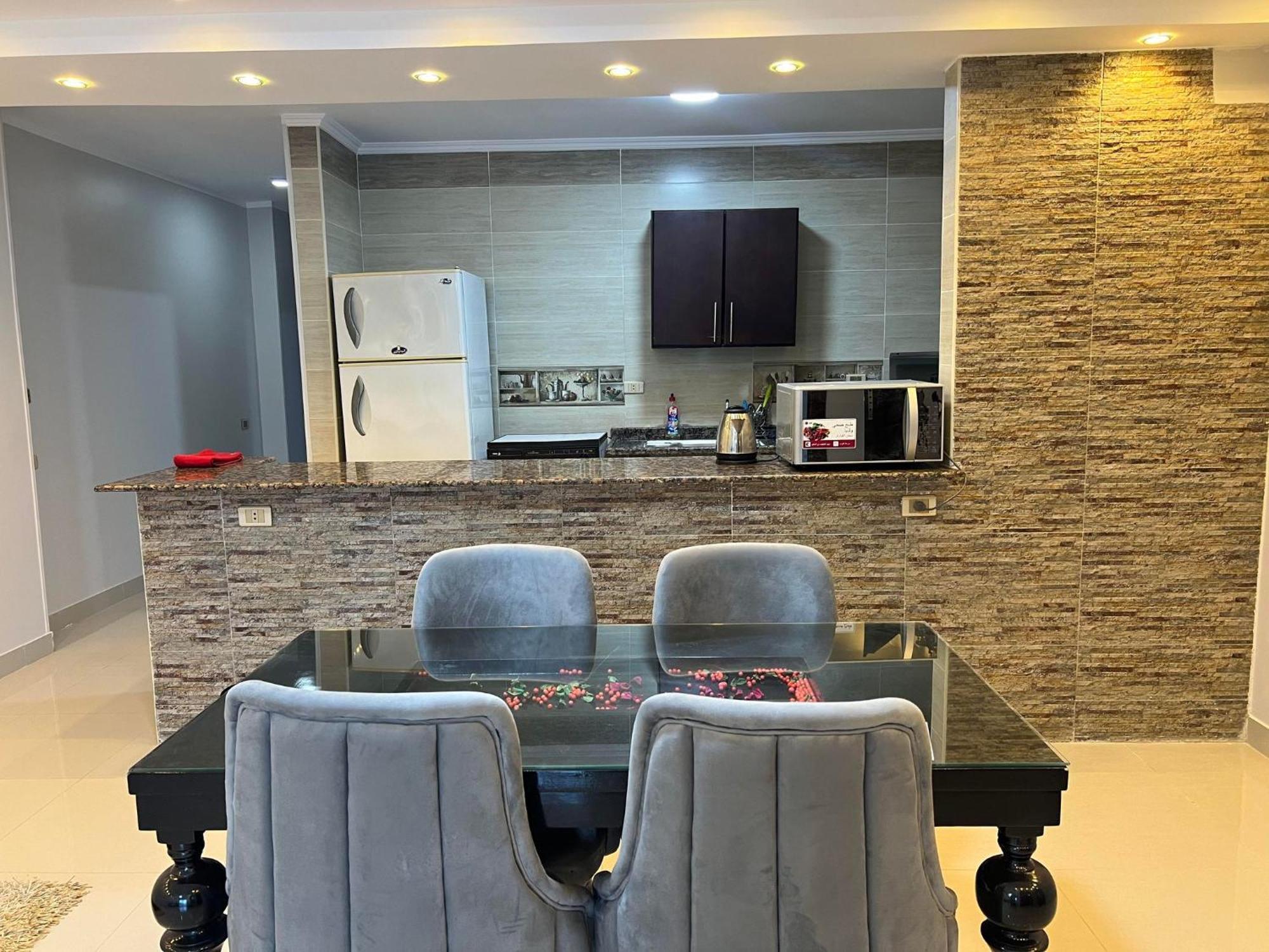 Comfy Luxurious Apartments In Central Location In Mansheyet El Bakry East Кайро Екстериор снимка