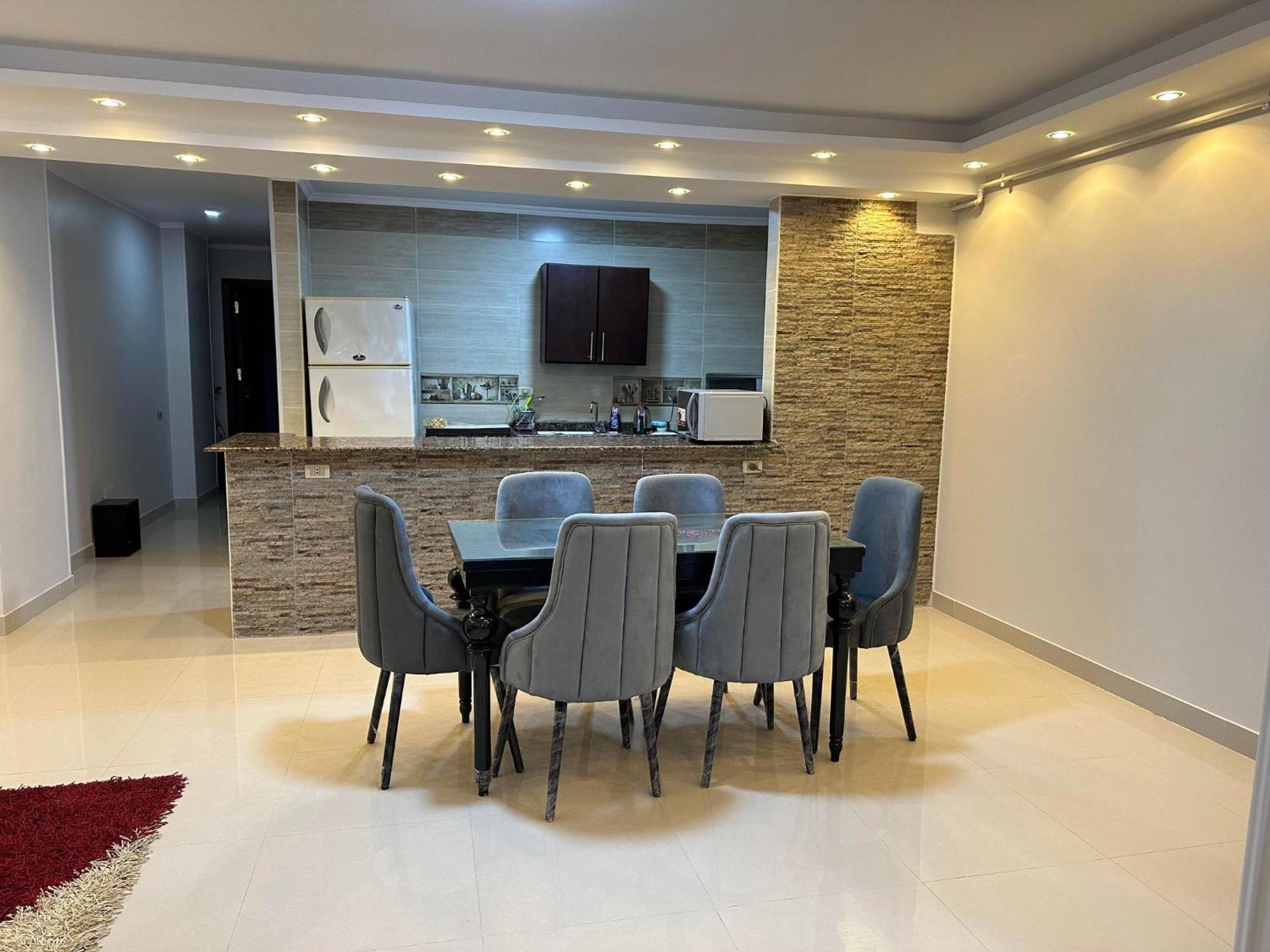 Comfy Luxurious Apartments In Central Location In Mansheyet El Bakry East Кайро Екстериор снимка