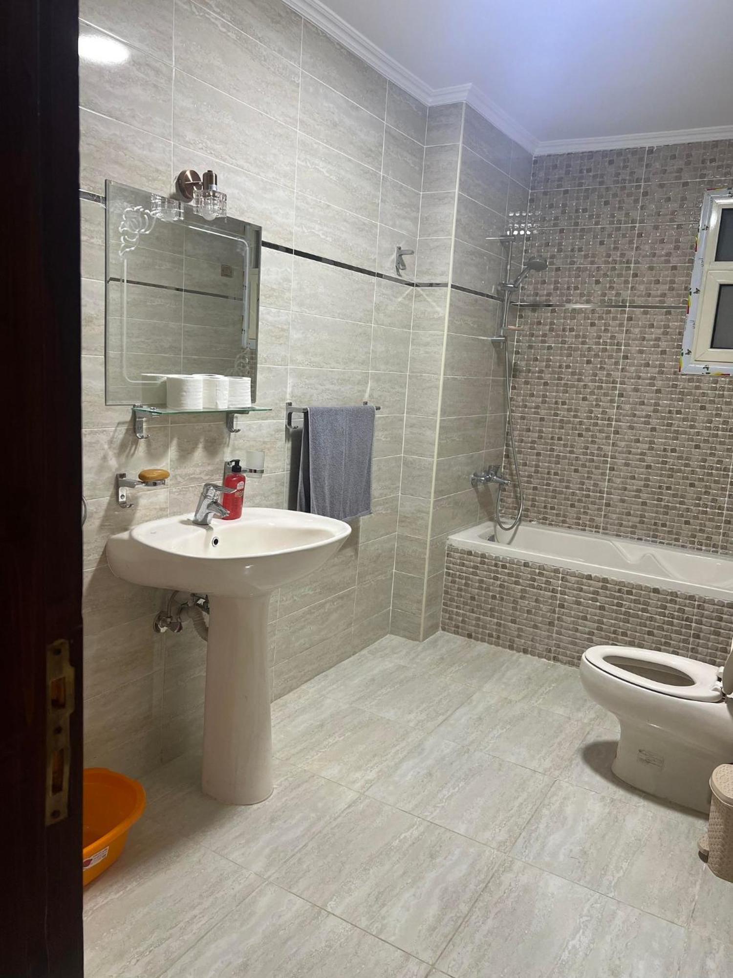 Comfy Luxurious Apartments In Central Location In Mansheyet El Bakry East Кайро Екстериор снимка