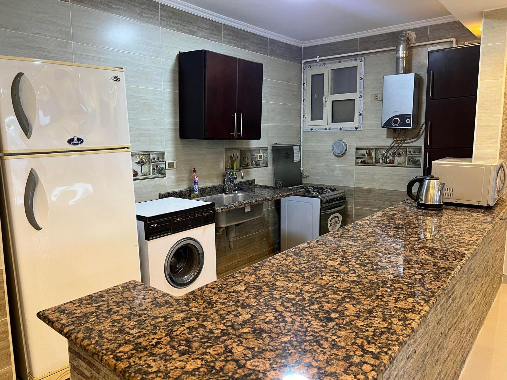 Comfy Luxurious Apartments In Central Location In Mansheyet El Bakry East Кайро Екстериор снимка